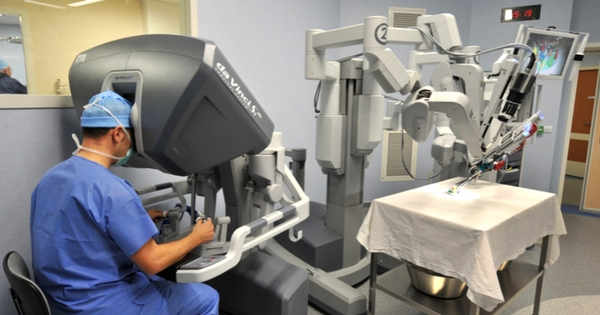 Robots Con Sistemas Quirúrgicos Se Integran a La Telemedicina